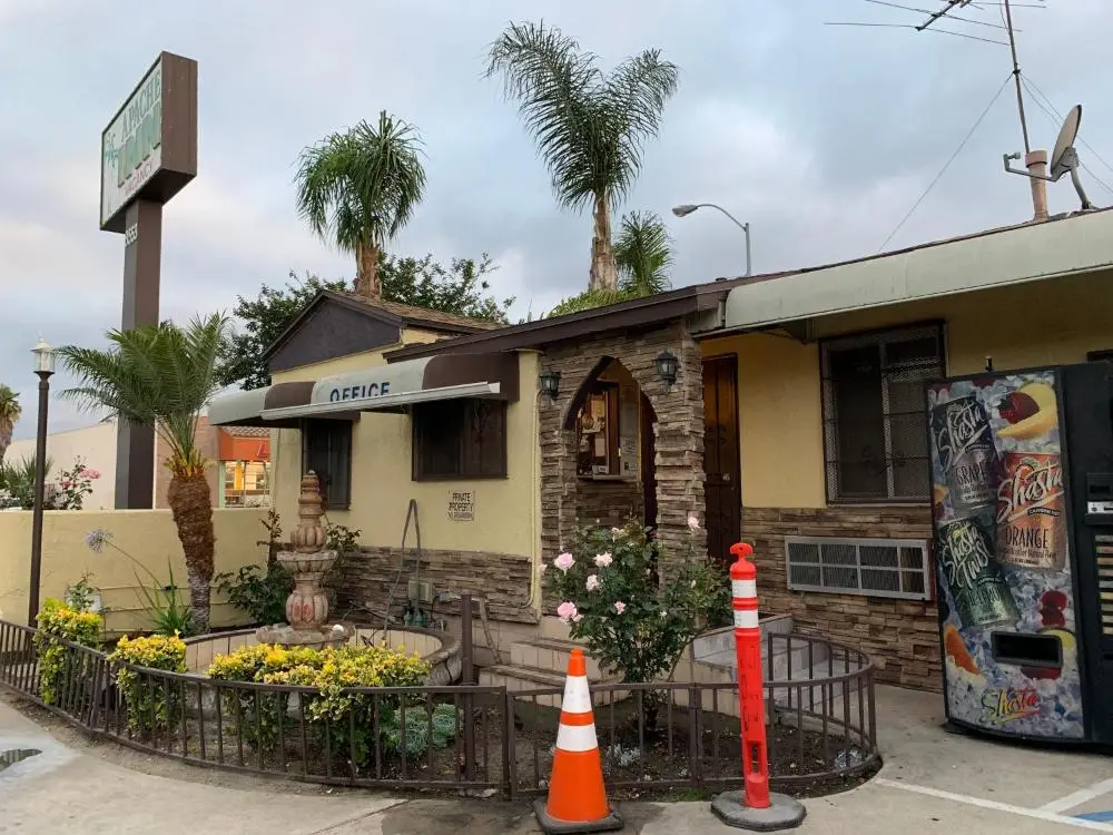 Apache Inn 7