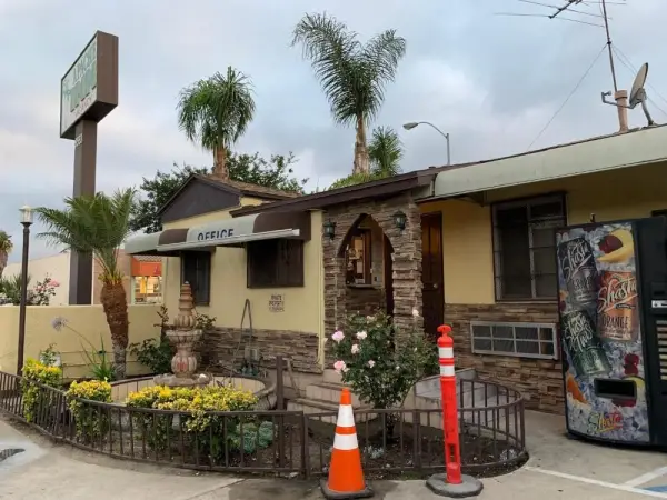 Apache Inn 7