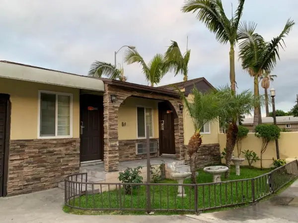 Apache Inn 8